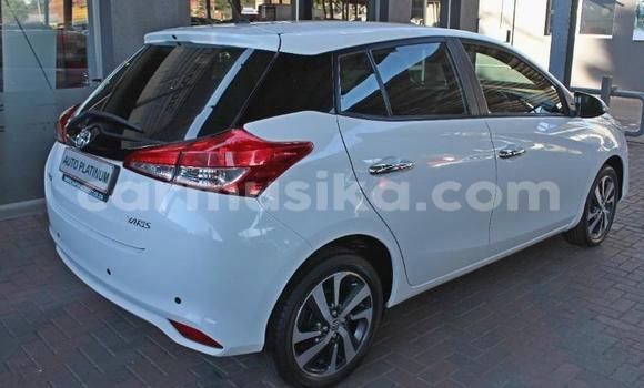 Acheter Occasion Voiture Toyota Yaris Blanc à Beitbridge, Matabeleland South Acheter Occasion Voiture Toyota Yaris Blanc à Beitbridge, Matabeleland South