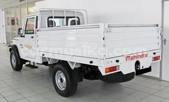 Buy Used Mahindra Commander White Car in Beitbridge in Matabeleland South Buy Used Mahindra Commander White Car in Beitbridge in Matabeleland South
