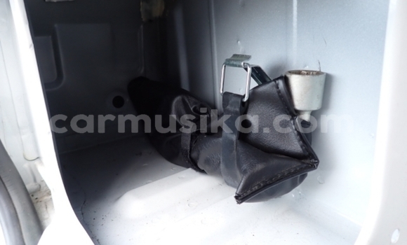 Acheter Occasion Voiture Nissan NV350 Caravan Blanc à Beitbridge, Matabeleland South Acheter Occasion Voiture Nissan NV350 Caravan Blanc à Beitbridge, Matabeleland South