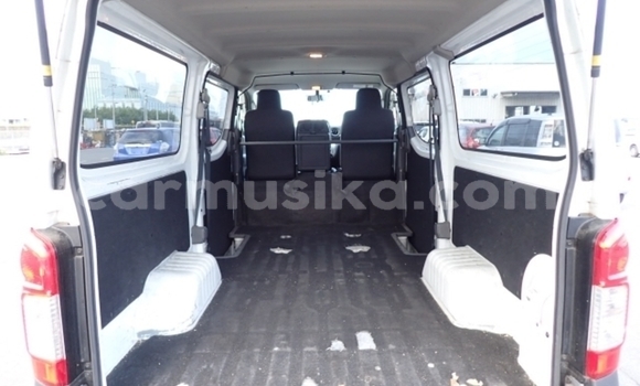 Acheter Occasion Voiture Nissan NV350 Caravan Blanc à Beitbridge, Matabeleland South Acheter Occasion Voiture Nissan NV350 Caravan Blanc à Beitbridge, Matabeleland South