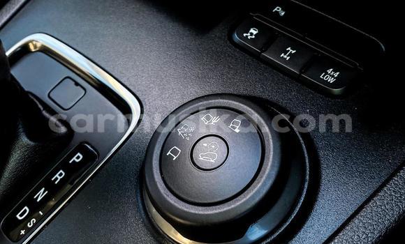 Acheter Occasion Voiture Ford Everest Blanc à Beitbridge, Matabeleland South Acheter Occasion Voiture Ford Everest Blanc à Beitbridge, Matabeleland South