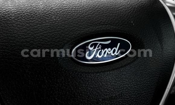 Acheter Occasion Voiture Ford Everest Blanc à Beitbridge, Matabeleland South Acheter Occasion Voiture Ford Everest Blanc à Beitbridge, Matabeleland South