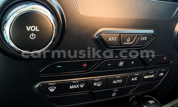 Acheter Occasion Voiture Ford Everest Blanc à Beitbridge, Matabeleland South Acheter Occasion Voiture Ford Everest Blanc à Beitbridge, Matabeleland South