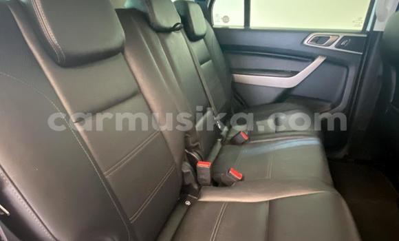 Acheter Occasion Voiture Ford Everest Blanc à Beitbridge, Matabeleland South Acheter Occasion Voiture Ford Everest Blanc à Beitbridge, Matabeleland South