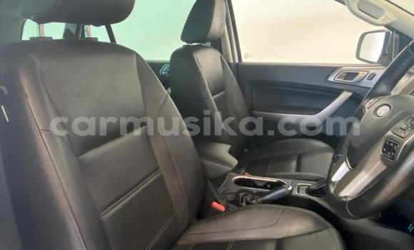 Acheter Occasion Voiture Ford Everest Blanc à Beitbridge, Matabeleland South Acheter Occasion Voiture Ford Everest Blanc à Beitbridge, Matabeleland South