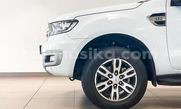Acheter Occasion Voiture Ford Everest Blanc à Beitbridge, Matabeleland South Acheter Occasion Voiture Ford Everest Blanc à Beitbridge, Matabeleland South