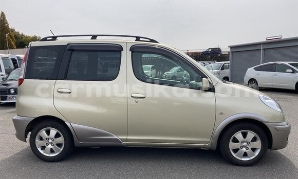 Tenga Tsaru Toyota FunCargo Zvimwe Mota in Beitbridge in Matabeleland South Tenga Tsaru Toyota FunCargo Zvimwe Mota in Beitbridge in Matabeleland South