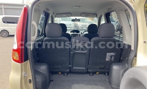 Tenga Tsaru Toyota FunCargo Zvimwe Mota in Beitbridge in Matabeleland South Tenga Tsaru Toyota FunCargo Zvimwe Mota in Beitbridge in Matabeleland South