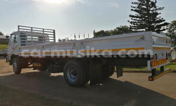 Nunua Ilio tumika Nissan UD Nyeupe Lori ndani ya Beitbridge nchini Matabeleland Kusini Nunua Ilio tumika Nissan UD Nyeupe Lori ndani ya Beitbridge nchini Matabeleland Kusini