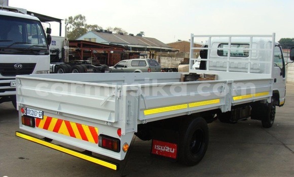 Acheter Occasion Utilitaire Isuzu FTR 850 Blanc à Beitbridge, Matabeleland South Acheter Occasion Utilitaire Isuzu FTR 850 Blanc à Beitbridge, Matabeleland South