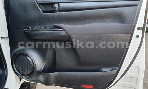 Acheter Occasion Voiture Toyota Hilux Blanc à Beitbridge, Matabeleland South Acheter Occasion Voiture Toyota Hilux Blanc à Beitbridge, Matabeleland South