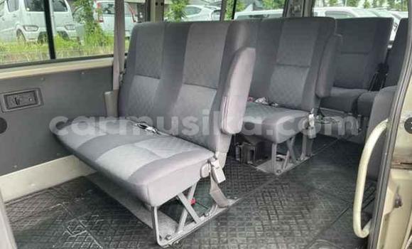 Acheter Occasion Voiture Nissan Caravan Gris à Beitbridge, Matabeleland South Acheter Occasion Voiture Nissan Caravan Gris à Beitbridge, Matabeleland South