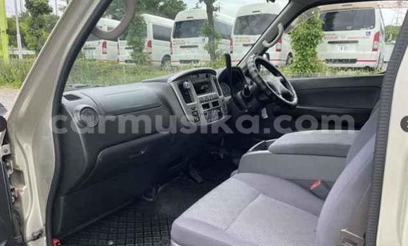 Acheter Occasion Voiture Nissan Caravan Gris à Beitbridge, Matabeleland South Acheter Occasion Voiture Nissan Caravan Gris à Beitbridge, Matabeleland South