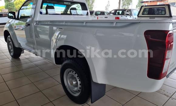 Acheter Occasion Voiture Isuzu KB Blanc à Beitbridge, Matabeleland South Acheter Occasion Voiture Isuzu KB Blanc à Beitbridge, Matabeleland South