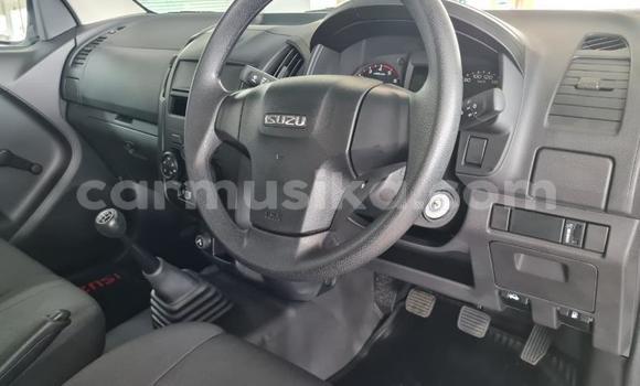 Acheter Occasion Voiture Isuzu KB Blanc à Beitbridge, Matabeleland South Acheter Occasion Voiture Isuzu KB Blanc à Beitbridge, Matabeleland South