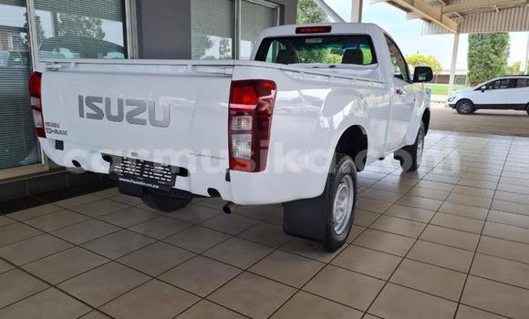 Acheter Occasion Voiture Isuzu KB Blanc à Beitbridge, Matabeleland South Acheter Occasion Voiture Isuzu KB Blanc à Beitbridge, Matabeleland South