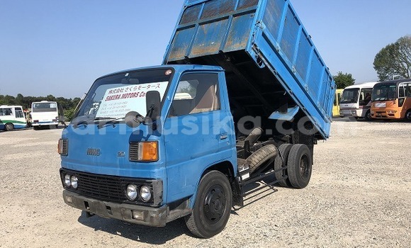 Acheter Occasion Utilitaire Mitsubishi Canter Bleu à Beitbridge, Matabeleland South Acheter Occasion Utilitaire Mitsubishi Canter Bleu à Beitbridge, Matabeleland South