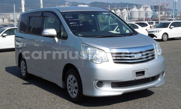 Buy Used Toyota Noah Silver Car in Beitbridge in Matabeleland South