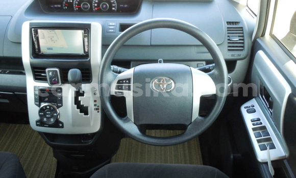 Nunua Ilio tumika Toyota Noah Fedha Gari ndani ya Beitbridge nchini Matabeleland Kusini Nunua Ilio tumika Toyota Noah Fedha Gari ndani ya Beitbridge nchini Matabeleland Kusini