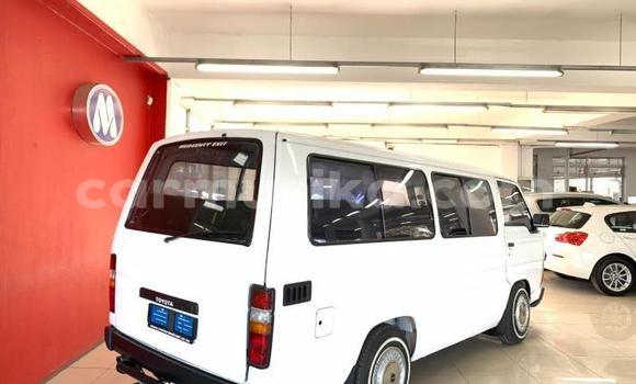 Buy Used Toyota Hiace White Car in Beitbridge in Matabeleland South Buy Used Toyota Hiace White Car in Beitbridge in Matabeleland South