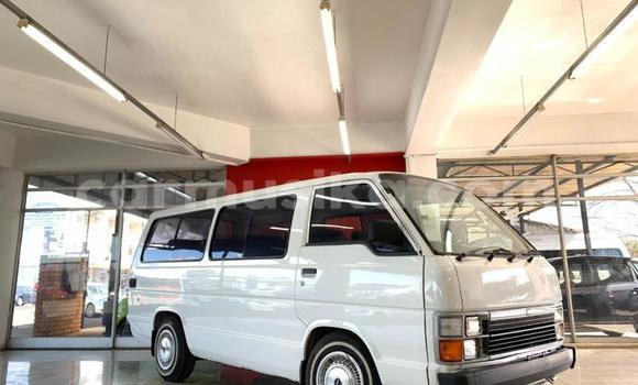 Buy Used Toyota Hiace White Car in Beitbridge in Matabeleland South Buy Used Toyota Hiace White Car in Beitbridge in Matabeleland South