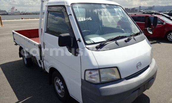 Nunua Ilio tumika Mazda Bongo Nyeupe Gari ndani ya Beitbridge nchini Matabeleland Kusini Nunua Ilio tumika Mazda Bongo Nyeupe Gari ndani ya Beitbridge nchini Matabeleland Kusini