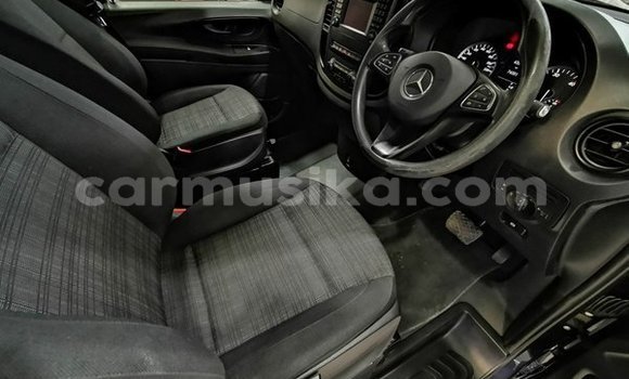 Acheter Occasion Voiture Mercedes‒Benz Vito Bleu à Beitbridge, Matabeleland South Acheter Occasion Voiture Mercedes‒Benz Vito Bleu à Beitbridge, Matabeleland South