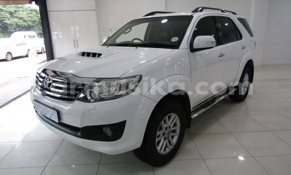 Acheter Occasion Voiture Toyota Fortuner Blanc à Beitbridge, Matabeleland South Acheter Occasion Voiture Toyota Fortuner Blanc à Beitbridge, Matabeleland South