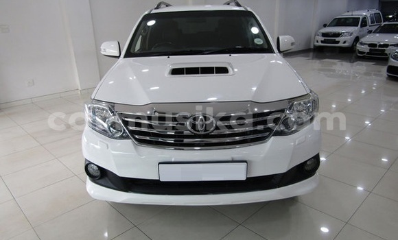 Acheter Occasion Voiture Toyota Fortuner Blanc à Beitbridge, Matabeleland South Acheter Occasion Voiture Toyota Fortuner Blanc à Beitbridge, Matabeleland South