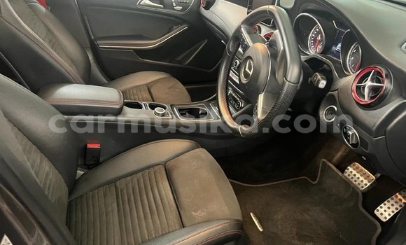 Nunua Ilio tumika Mercedes‒Benz 250 Beige Gari ndani ya Beitbridge nchini Matabeleland Kusini Nunua Ilio tumika Mercedes‒Benz 250 Beige Gari ndani ya Beitbridge nchini Matabeleland Kusini
