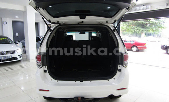 Acheter Occasion Voiture Toyota Fortuner Blanc à Beitbridge, Matabeleland South Acheter Occasion Voiture Toyota Fortuner Blanc à Beitbridge, Matabeleland South