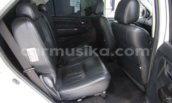 Acheter Occasion Voiture Toyota Fortuner Blanc à Beitbridge, Matabeleland South Acheter Occasion Voiture Toyota Fortuner Blanc à Beitbridge, Matabeleland South