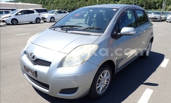 Nunua Ilio tumika Toyota Vitz Fedha Gari ndani ya Beitbridge nchini Matabeleland Kusini