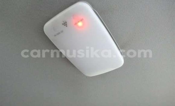 Acheter Occasion Voiture Toyota Vitz Rouge à Beitbridge, Matabeleland South Acheter Occasion Voiture Toyota Vitz Rouge à Beitbridge, Matabeleland South