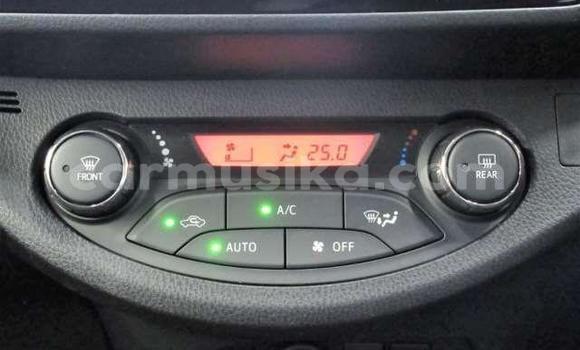 Acheter Occasion Voiture Toyota Vitz Rouge à Beitbridge, Matabeleland South Acheter Occasion Voiture Toyota Vitz Rouge à Beitbridge, Matabeleland South