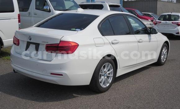 Acheter Occasion Voiture BMW 3–Series Blanc à Belvédère, Harare Acheter Occasion Voiture BMW 3–Series Blanc à Belvédère, Harare