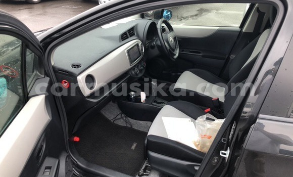 Nunua Ilio tumika Toyota Vitz Nyeusi Gari ndani ya Beitbridge nchini Matabeleland Kusini Nunua Ilio tumika Toyota Vitz Nyeusi Gari ndani ya Beitbridge nchini Matabeleland Kusini