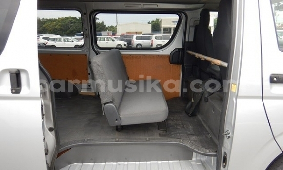 Tenga Tsaru Toyota Hiace Sirivha Mota in Beitbridge in Matabeleland South Tenga Tsaru Toyota Hiace Sirivha Mota in Beitbridge in Matabeleland South