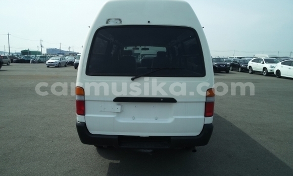 Buy Used Toyota Hiace White Car in Beitbridge in Matabeleland South Buy Used Toyota Hiace White Car in Beitbridge in Matabeleland South