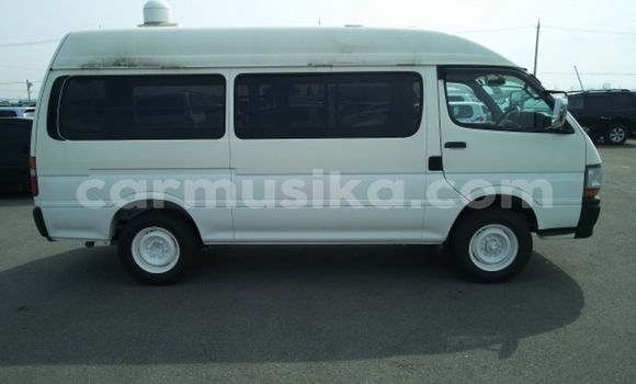 Buy Used Toyota Hiace White Car in Beitbridge in Matabeleland South Buy Used Toyota Hiace White Car in Beitbridge in Matabeleland South