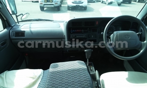 Buy Used Toyota Hiace White Car in Beitbridge in Matabeleland South Buy Used Toyota Hiace White Car in Beitbridge in Matabeleland South