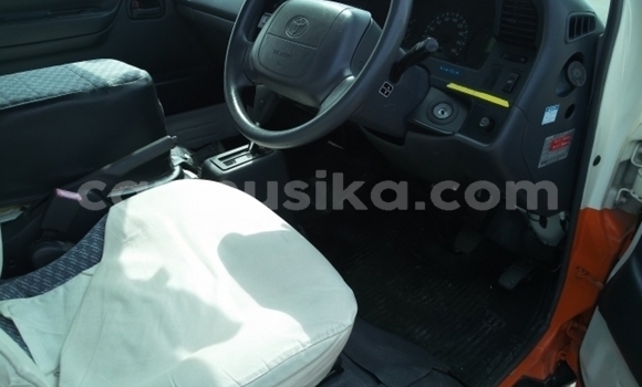 Buy Used Toyota Hiace White Car in Beitbridge in Matabeleland South Buy Used Toyota Hiace White Car in Beitbridge in Matabeleland South