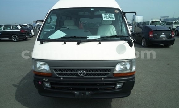 Buy Used Toyota Hiace White Car in Beitbridge in Matabeleland South Buy Used Toyota Hiace White Car in Beitbridge in Matabeleland South