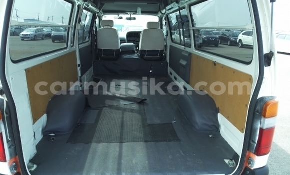 Buy Used Toyota Hiace White Car in Beitbridge in Matabeleland South Buy Used Toyota Hiace White Car in Beitbridge in Matabeleland South