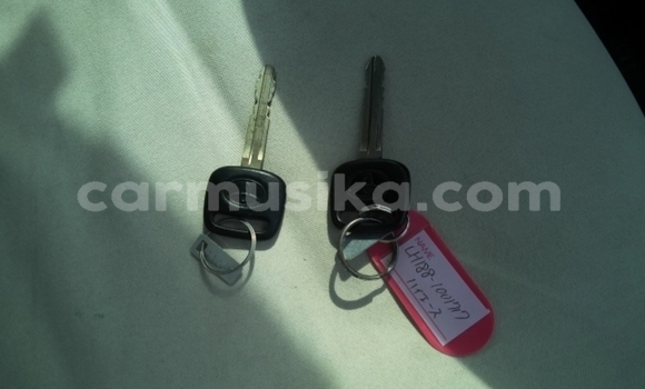 Buy Used Toyota Hiace White Car in Beitbridge in Matabeleland South Buy Used Toyota Hiace White Car in Beitbridge in Matabeleland South