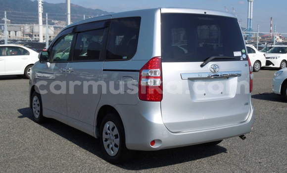 Nunua Ilio tumika Toyota Noah Fedha Gari ndani ya Beitbridge nchini Matabeleland Kusini Nunua Ilio tumika Toyota Noah Fedha Gari ndani ya Beitbridge nchini Matabeleland Kusini