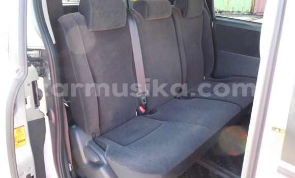 Nunua Ilio tumika Toyota Noah Fedha Gari ndani ya Beitbridge nchini Matabeleland Kusini Nunua Ilio tumika Toyota Noah Fedha Gari ndani ya Beitbridge nchini Matabeleland Kusini