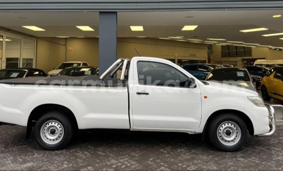 Buy Used Toyota Hilux White Car in Beitbridge in Matabeleland South