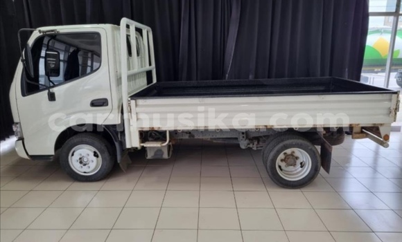 Buy Used Toyota Dyna White Truck in Beitbridge in Matabeleland South Buy Used Toyota Dyna White Truck in Beitbridge in Matabeleland South