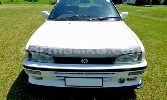 Acheter Occasion Voiture Toyota Corolla Blanc à Beitbridge, Matabeleland South Acheter Occasion Voiture Toyota Corolla Blanc à Beitbridge, Matabeleland South